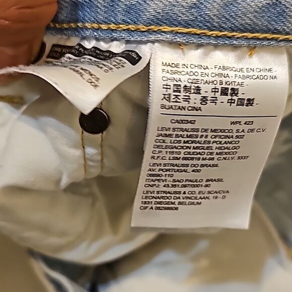 Levis Jean shorts size 26 501s. - Picture 7 of 12